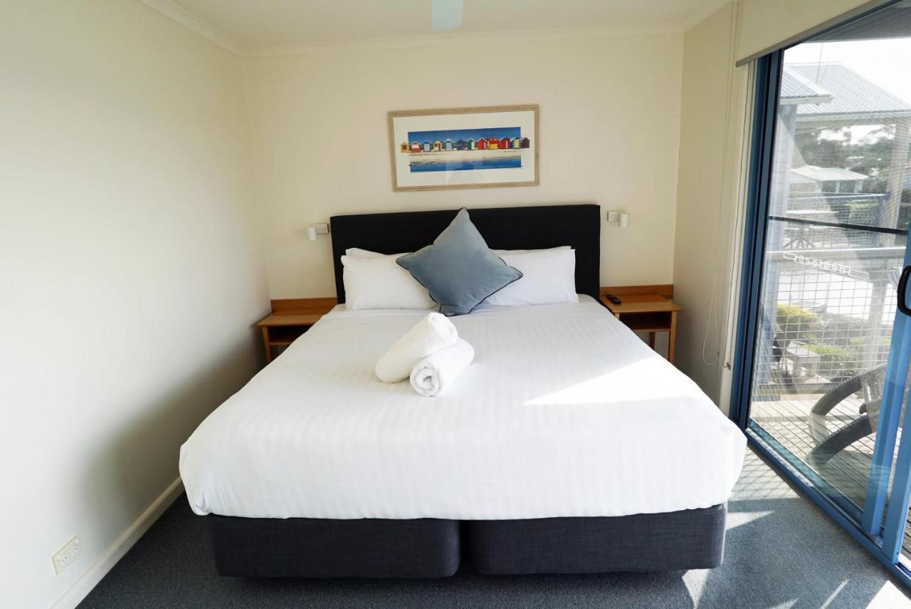 Captains Cove Resort - Waterfront Apartments 佩恩斯维尔 外观 照片