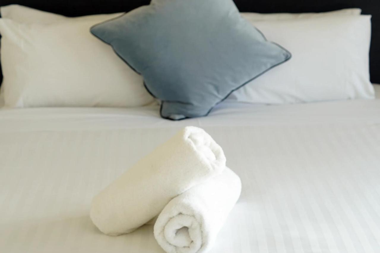 Captains Cove Resort - Waterfront Apartments 佩恩斯维尔 外观 照片
