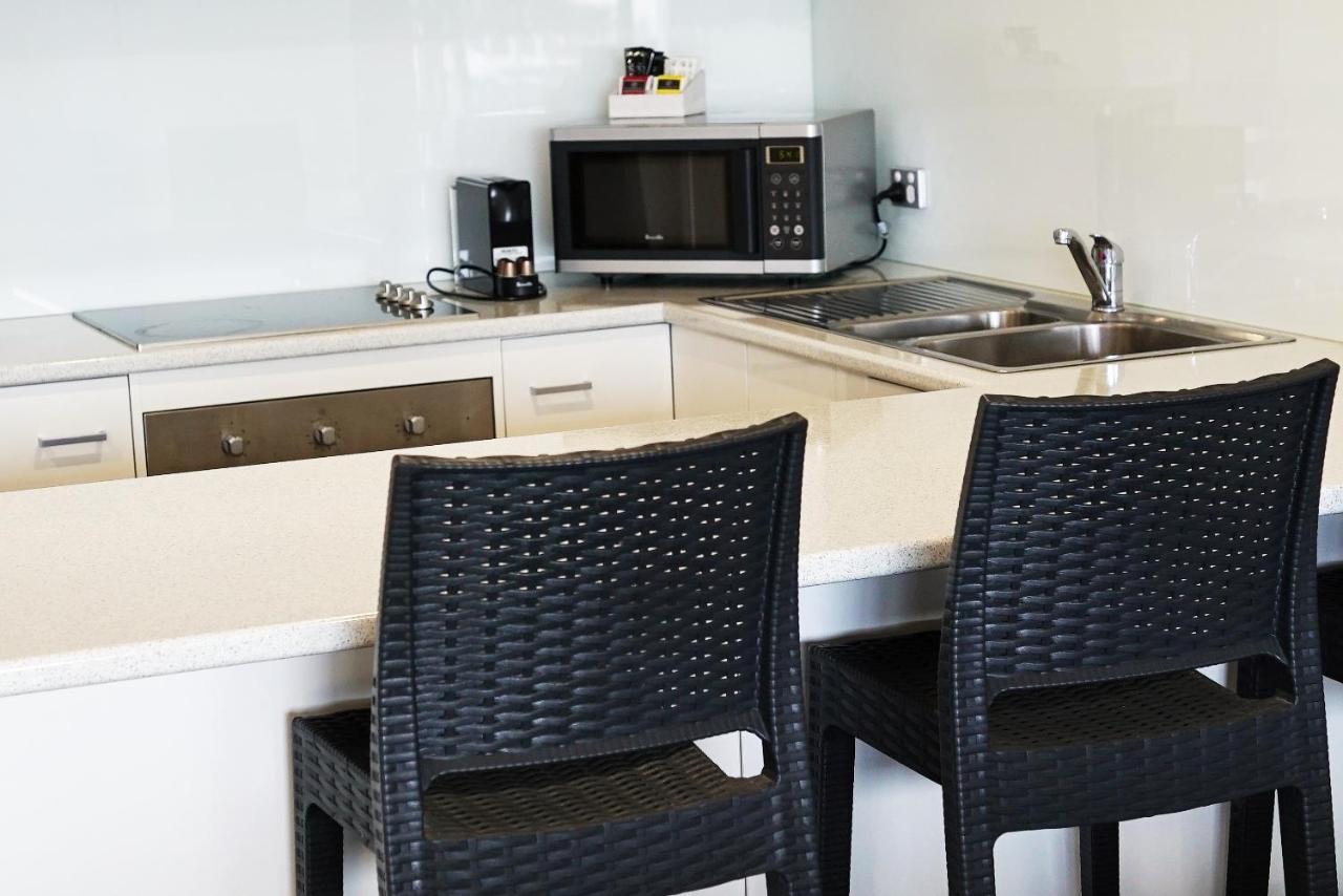 Captains Cove Resort - Waterfront Apartments 佩恩斯维尔 外观 照片