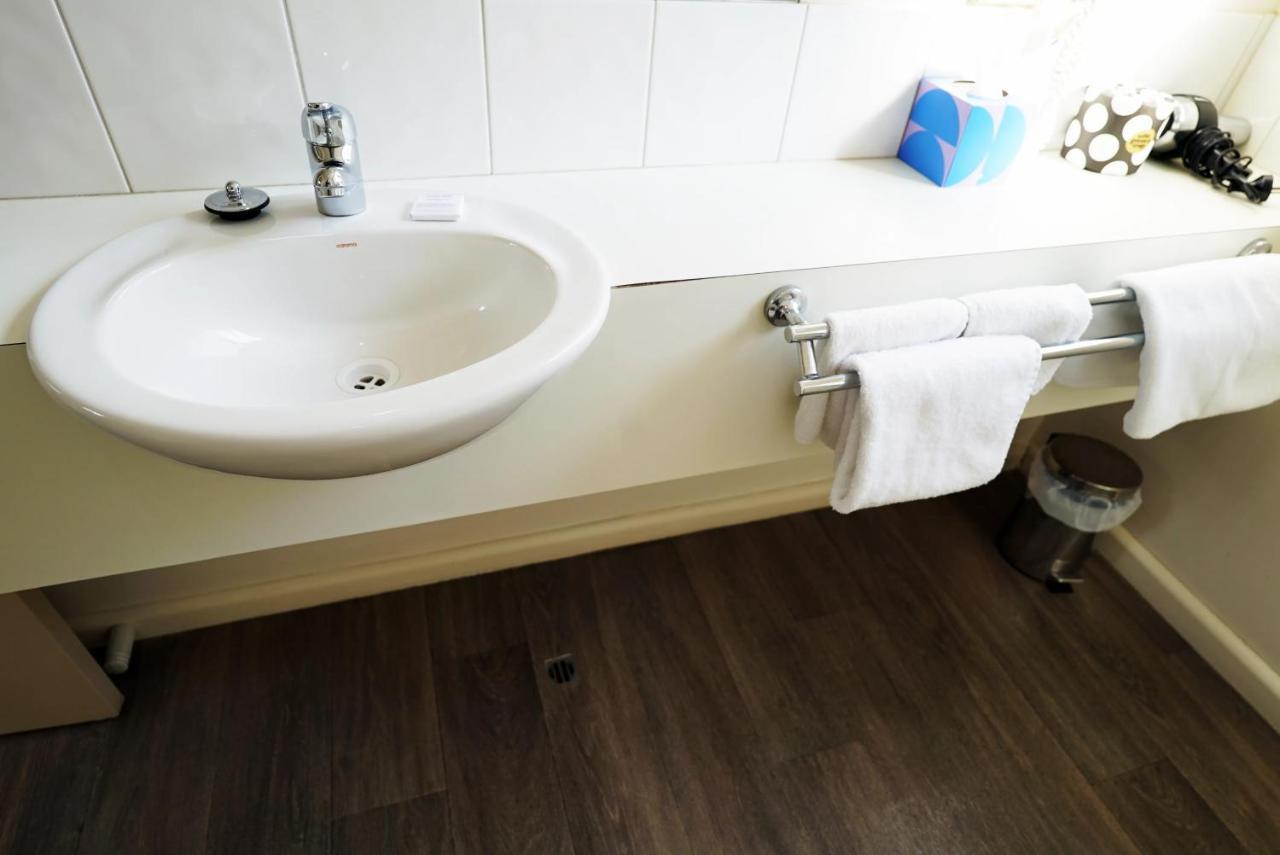 Captains Cove Resort - Waterfront Apartments 佩恩斯维尔 外观 照片