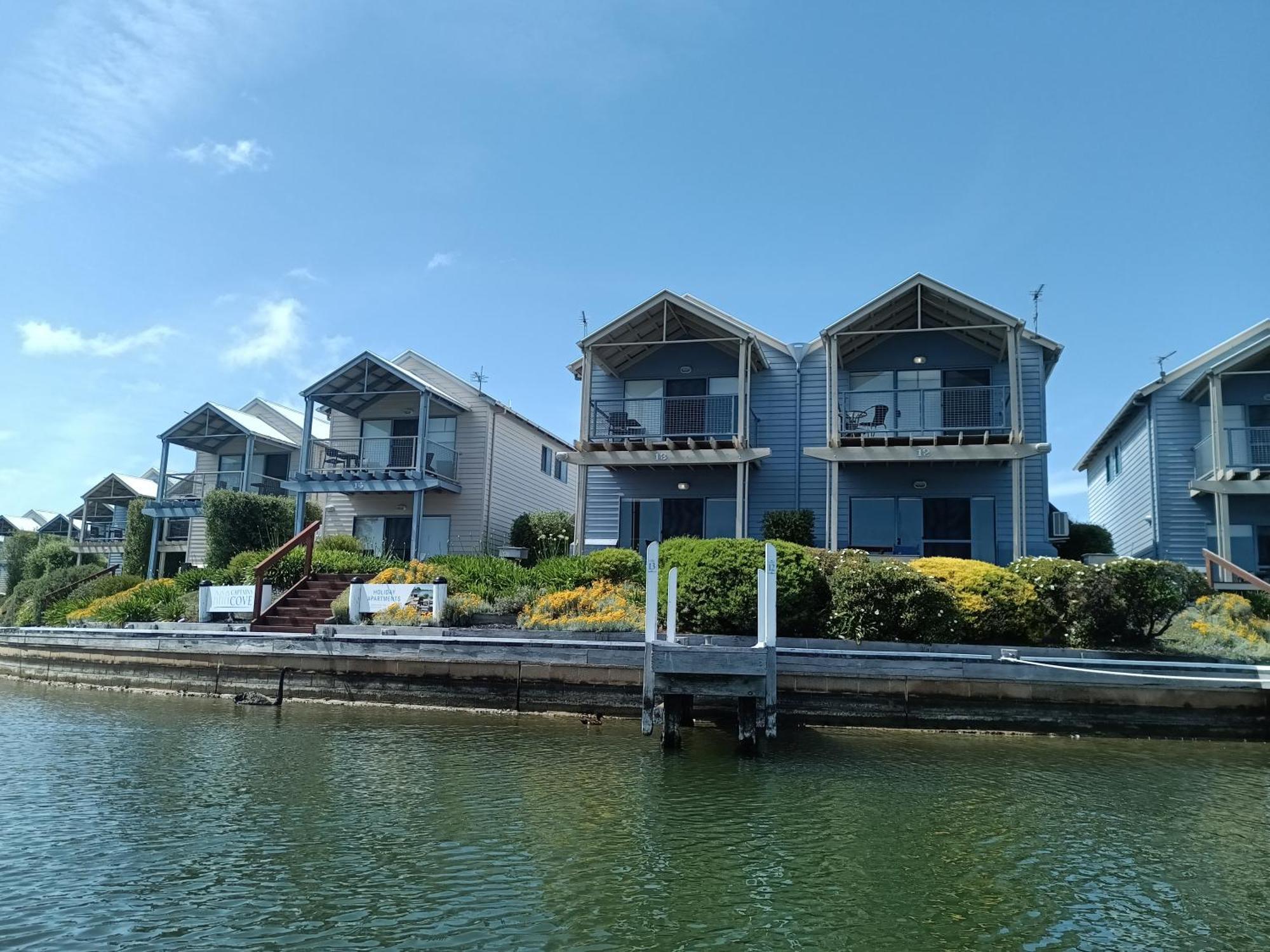 Captains Cove Resort - Waterfront Apartments 佩恩斯维尔 外观 照片