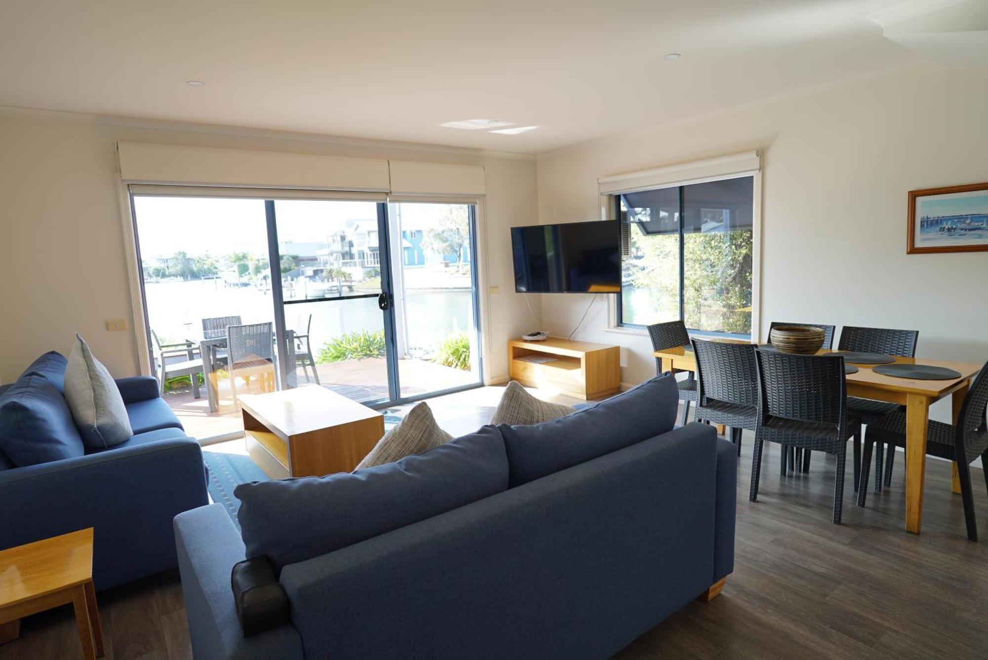 Captains Cove Resort - Waterfront Apartments 佩恩斯维尔 外观 照片
