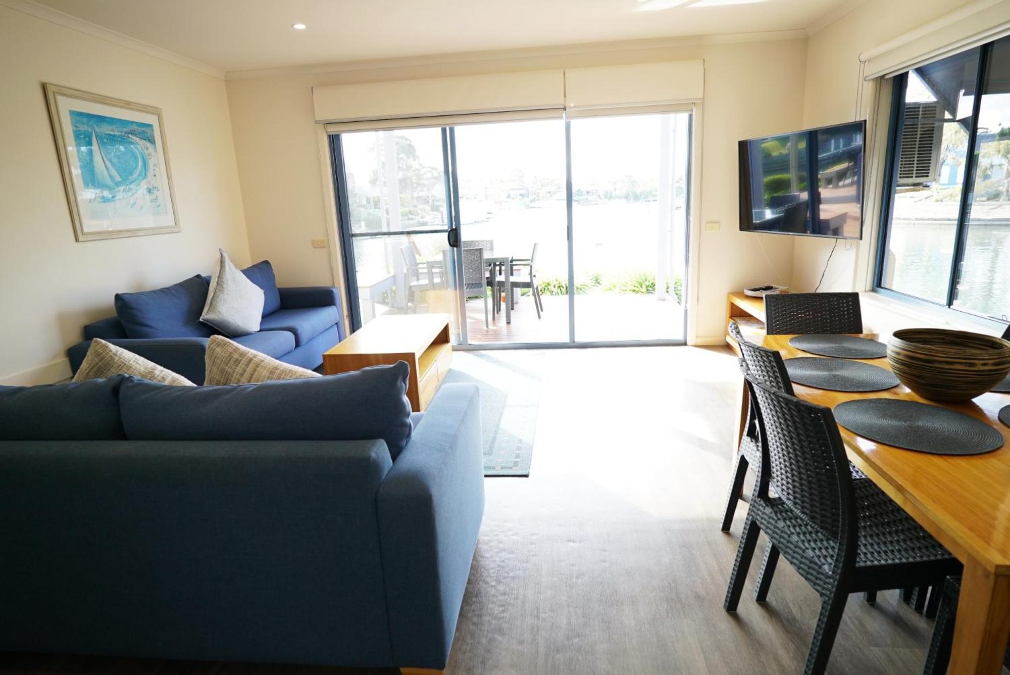 Captains Cove Resort - Waterfront Apartments 佩恩斯维尔 外观 照片